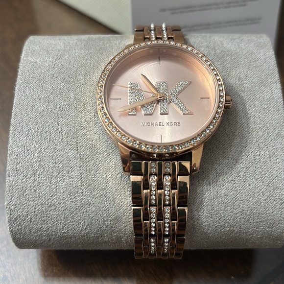 Michael Kors Rose Gold Watch - Picture 2 of 11